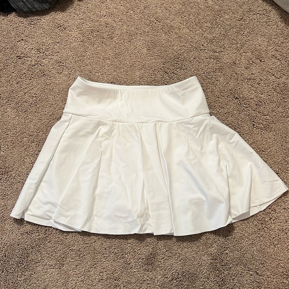 Halara golf/tennis skirt with built-in shorts, never worn, XS, smoke free home